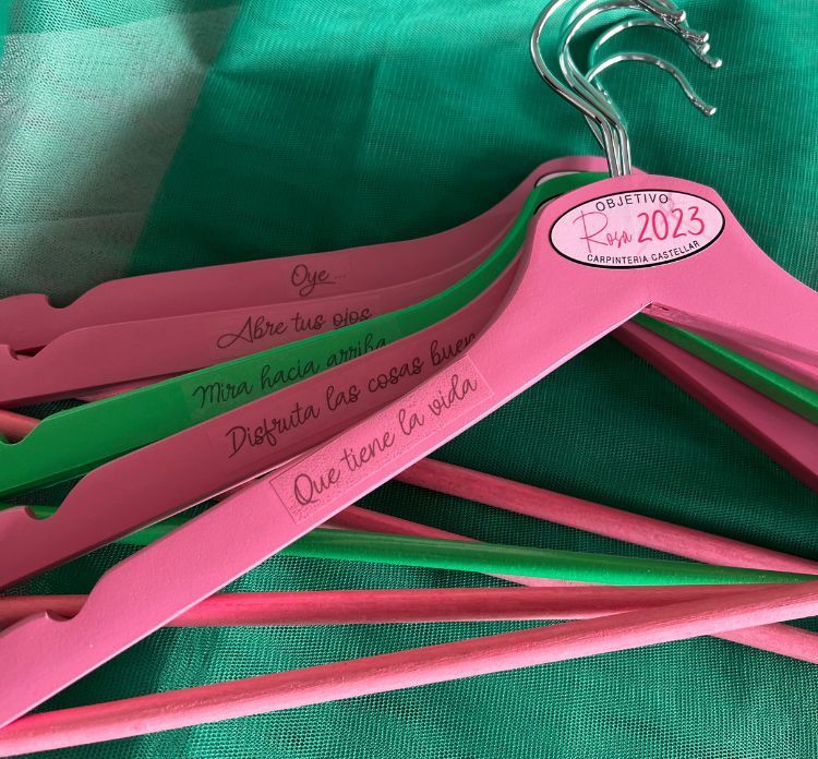 Objetivo Rosa Perchas Rosas RSC Carpintería Castellar Huesca