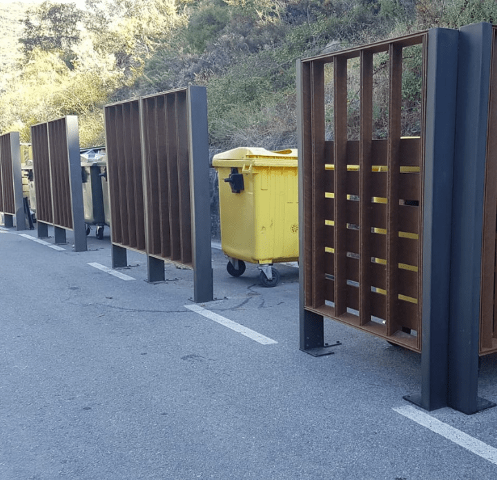 Cubrecontenedores Ayuntamiento de Boltaña exterior Carpinteria Castellar Huesca