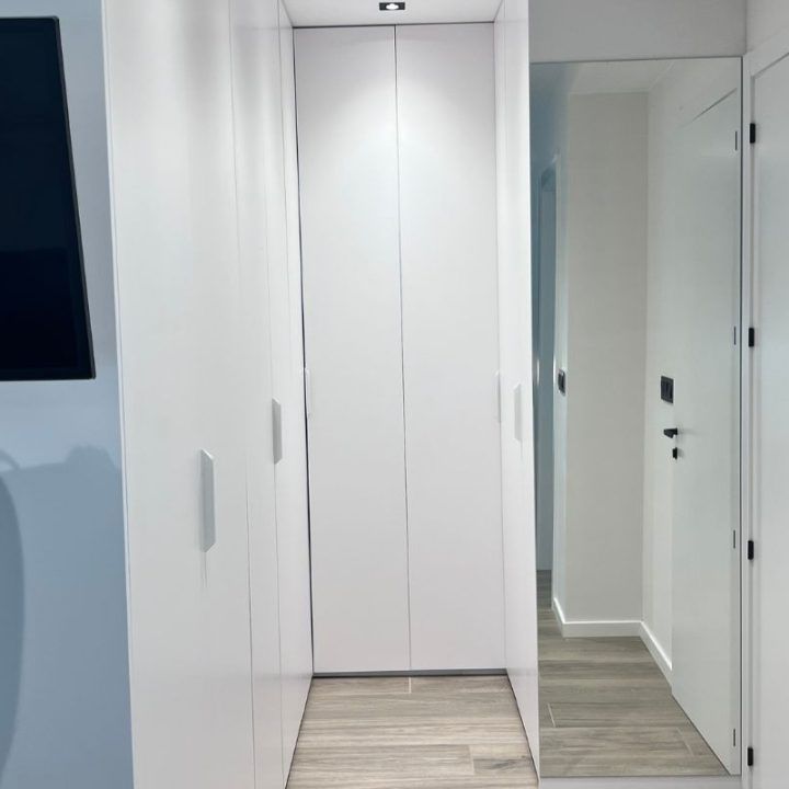 Armario Vestidor empotrado creado por Carpintería Castellar Huesca
