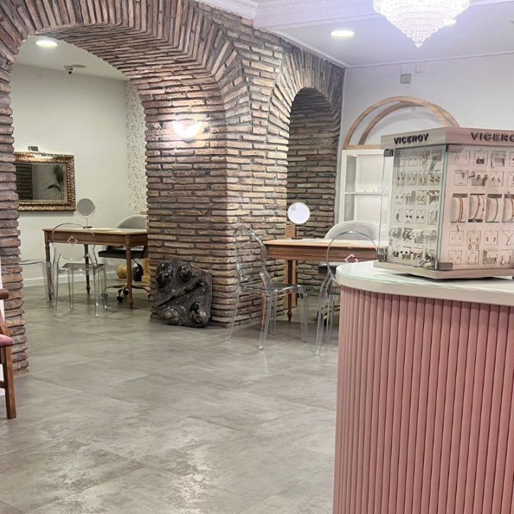 Reforma de Joyería Cuarzos por Carpintería Castellar en Huesca